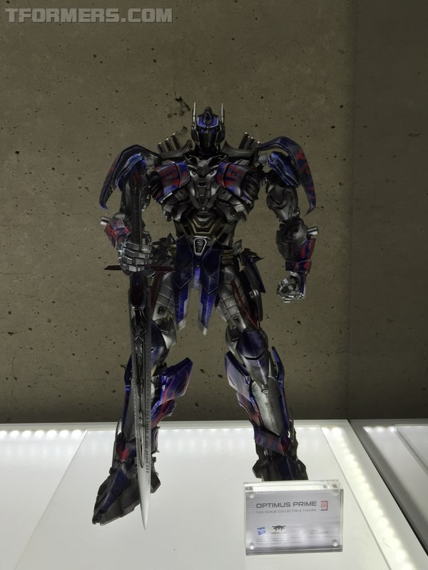 SDCC 2015   Transformers Comicave Optimus Prime Bumblebee Statues From,Bluefin  (10 of 24)